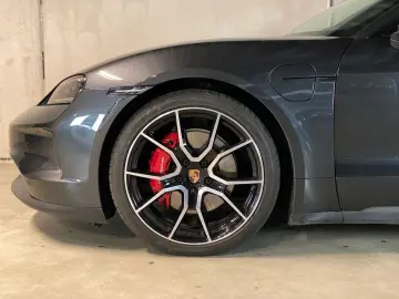 PORSCHE Taycan 4S  Sport Chrono  Abstandsregeltempostat
