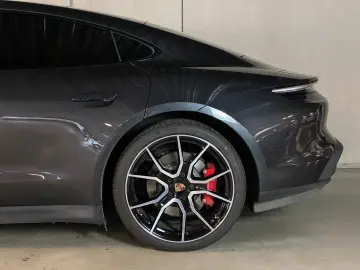 PORSCHE Taycan 4S  Sport Chrono  Abstandsregeltempostat