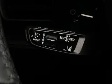 PORSCHE Taycan 4S  Sport Chrono  Abstandsregeltempostat
