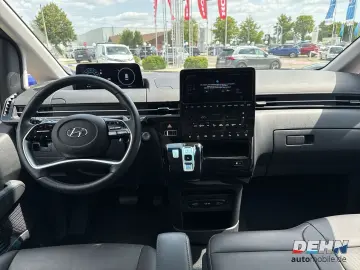 HYUNDAI STARIA 2.2 CRDi A T Prime Navi Leder Bose 360