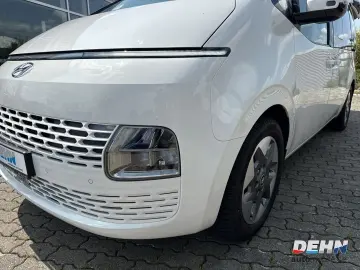 HYUNDAI STARIA 2.2 CRDi A T Prime Navi Leder Bose 360