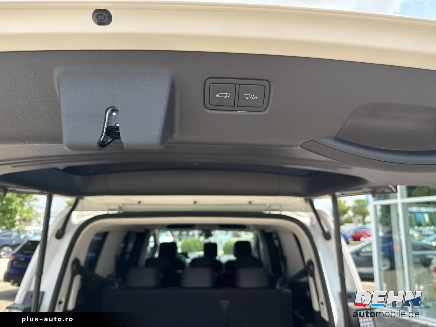 HYUNDAI STARIA 2.2 CRDi A T Prime Navi Leder Bose 360