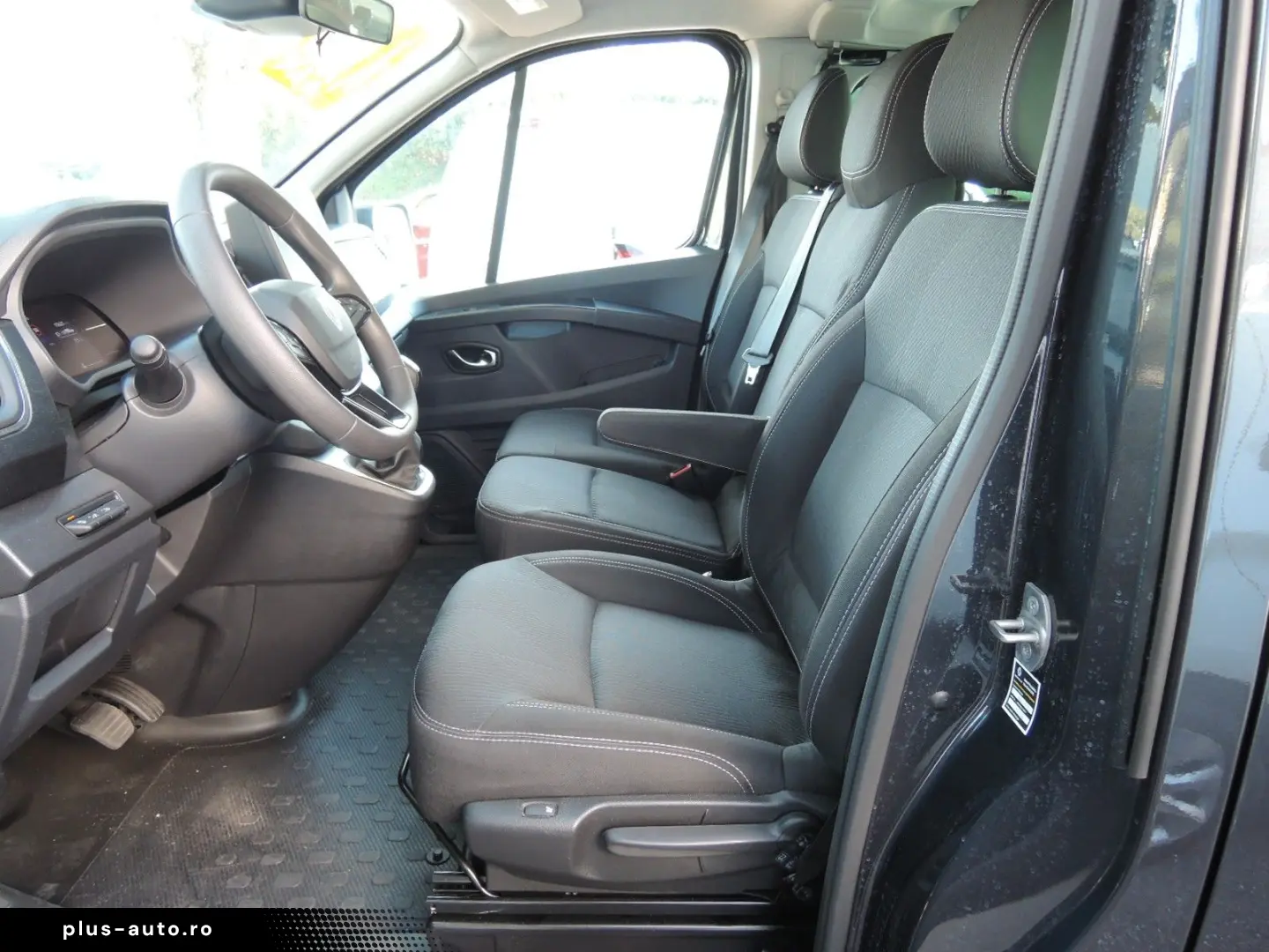 RENAULT Trafic Grand COMBI 150 EDC 9-Sitze  GJR Kamera
