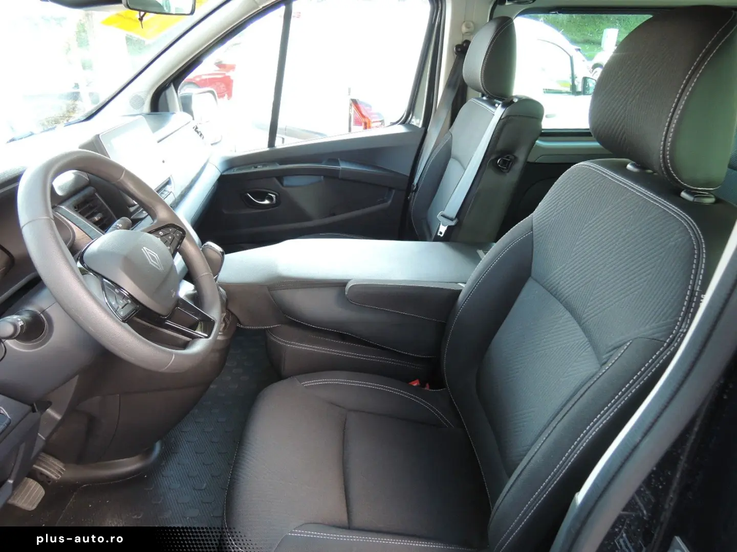RENAULT Trafic Grand COMBI 150 EDC 9-Sitze  GJR Kamera