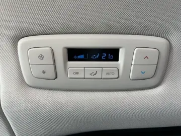 HYUNDAI STARIA 2.2 CRDi Trend 9-Sitzer Automatik 2WD