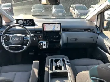 HYUNDAI STARIA 2.2 CRDi Trend 9-Sitzer Automatik 2WD