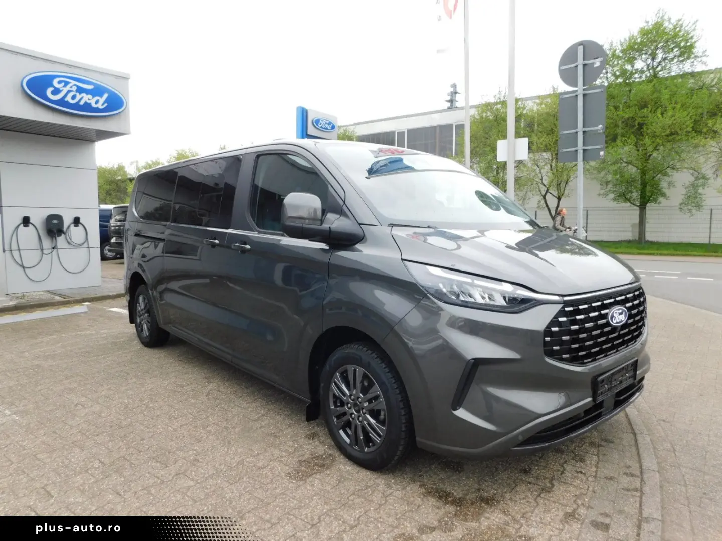 FORD Tourneo Custom 320 L2 Titanium Autom. Leder AHK
