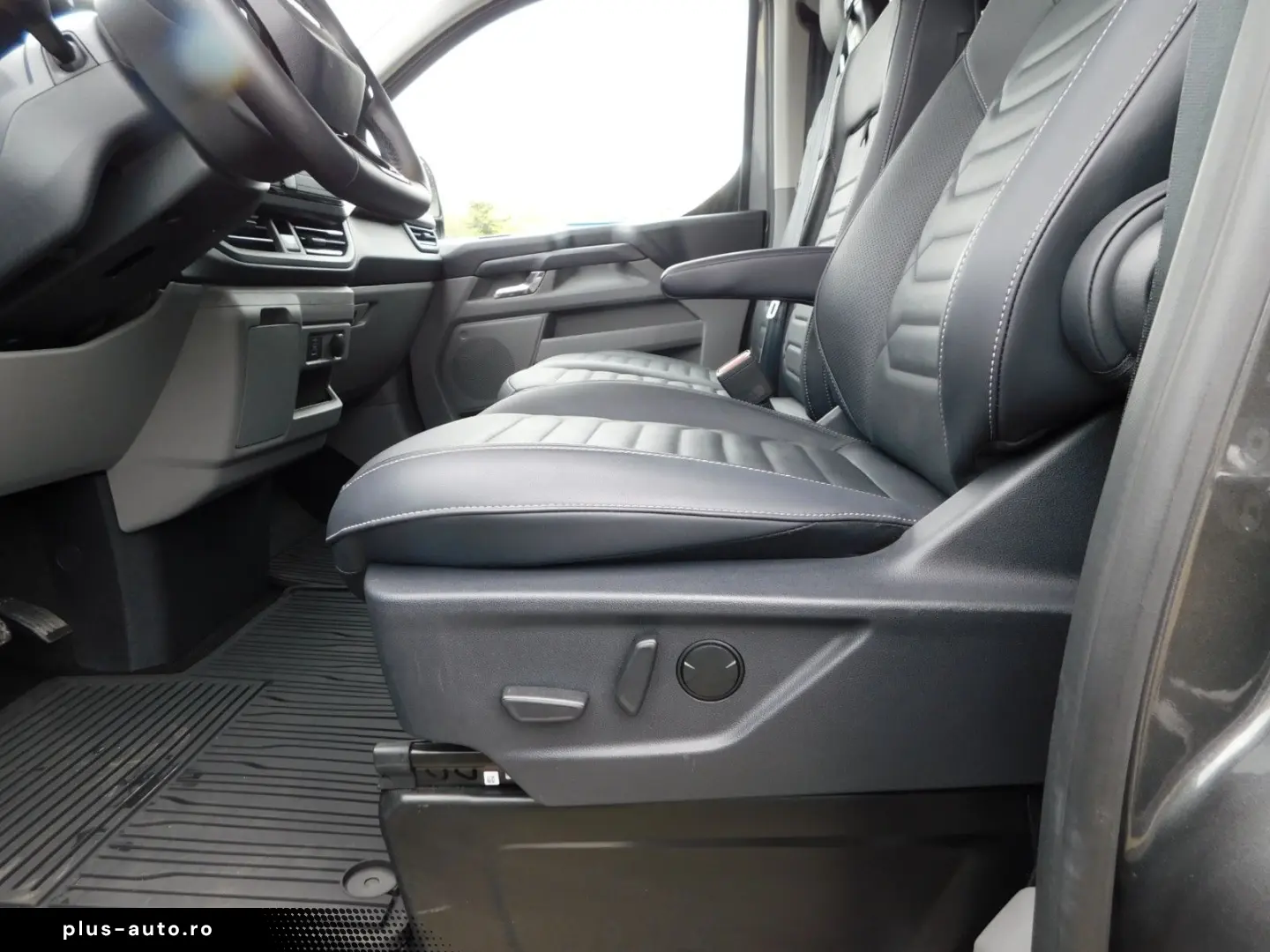 FORD Tourneo Custom 320 L2 Titanium Autom. Leder AHK