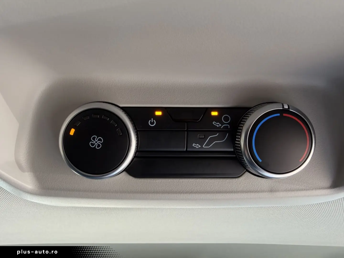 FORD Tourneo Custom 2.0 EcoBlue 320 L2 Titanium LEDER