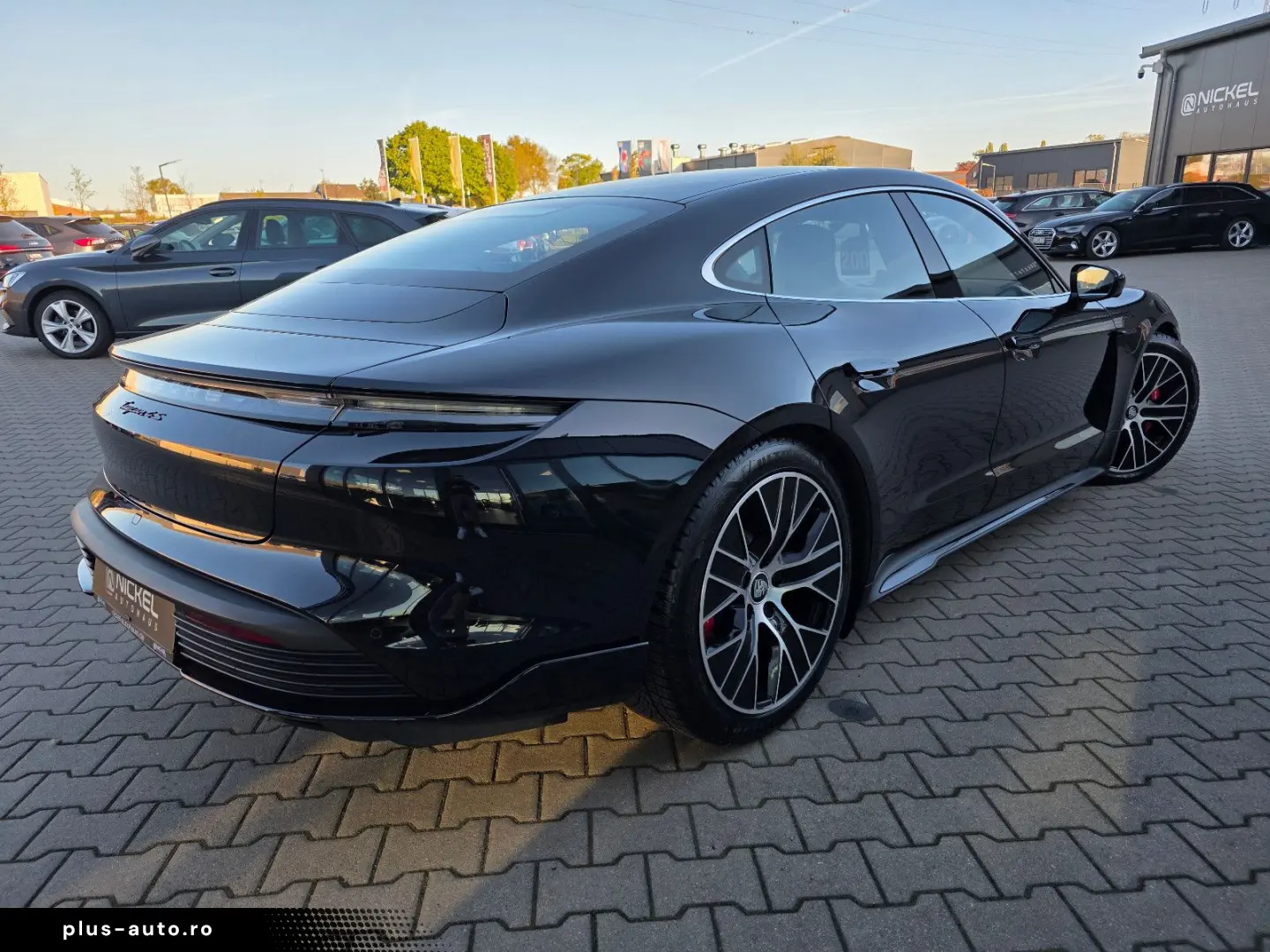 PORSCHE Taycan 4 S HuD Matrix Pano Massage 360 Kam