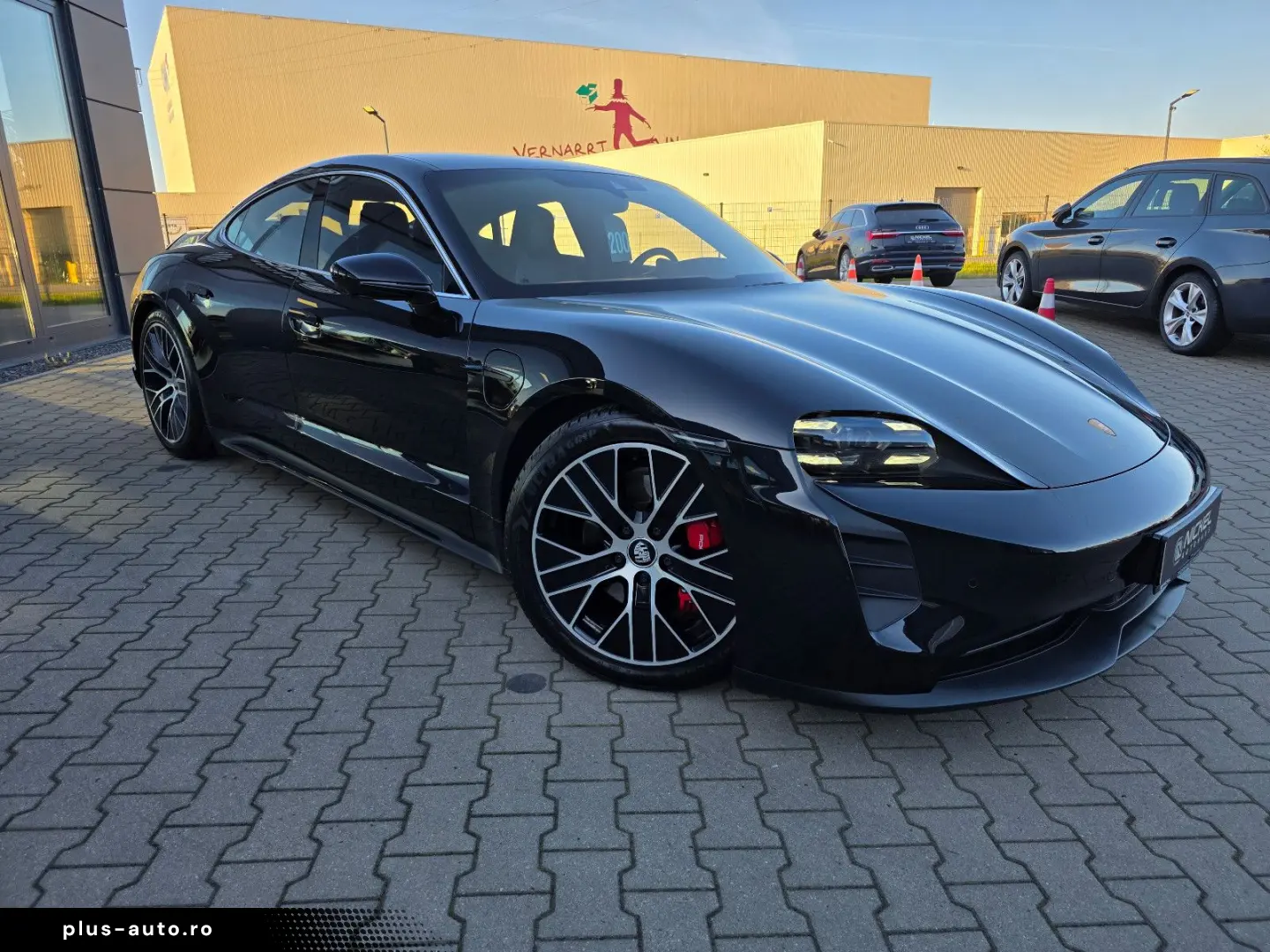 PORSCHE Taycan 4 S HuD Matrix Pano Massage 360 Kam