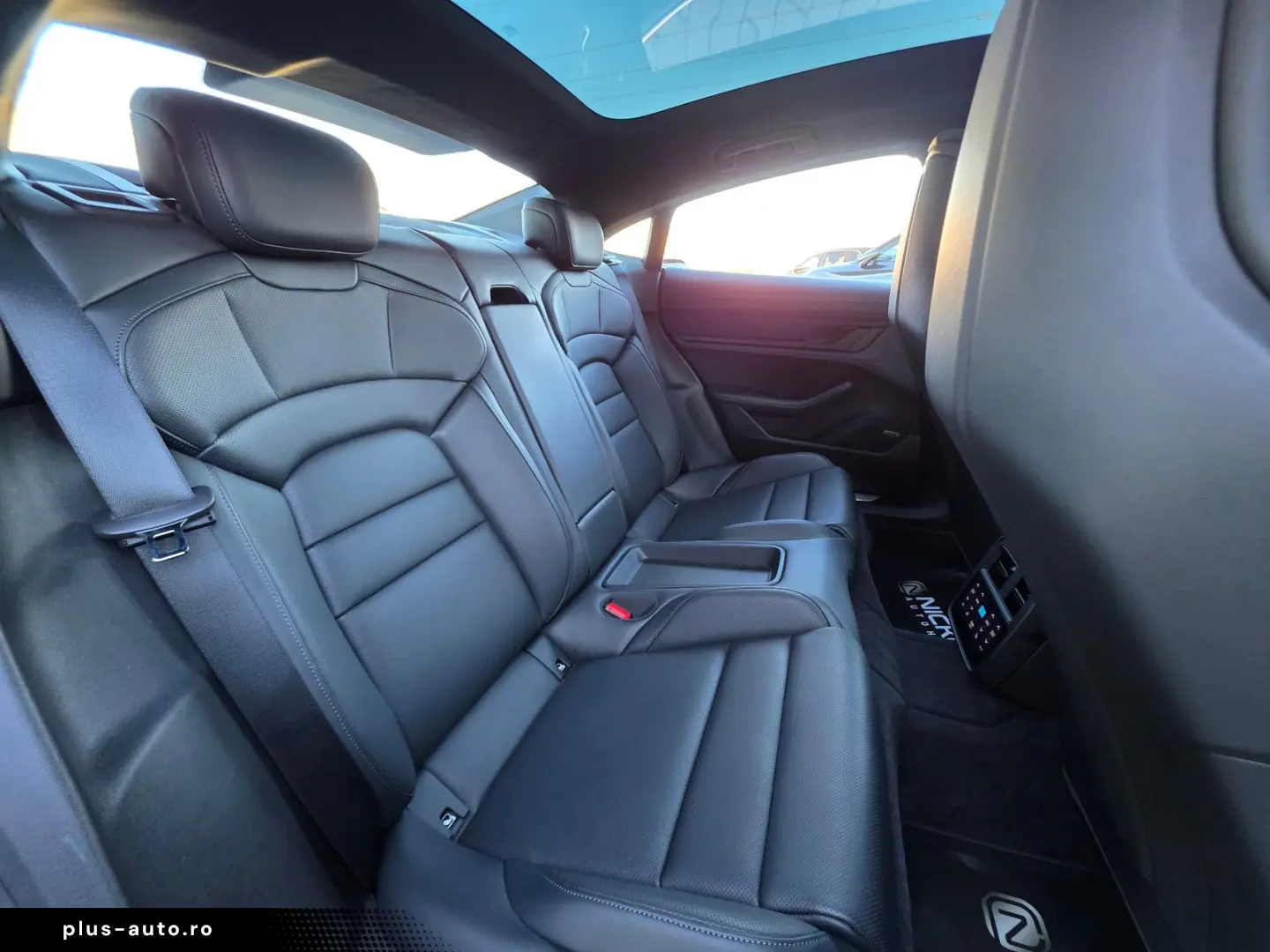 PORSCHE Taycan 4 S HuD Matrix Pano Massage 360 Kam