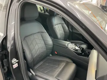 BMW 520d A Lim M Sportpaket Komfortsitze etc.