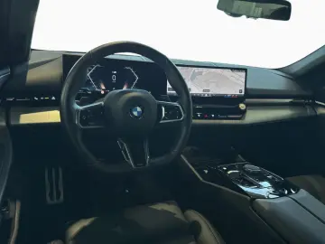 BMW 520d M SPORT AdLED DA  KomfSitze SHZ Kamera 19