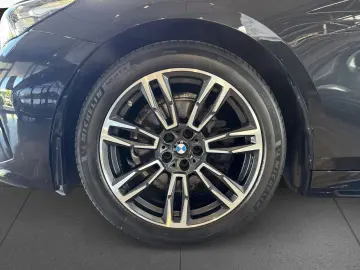 BMW 520d M SPORT AdLED DA  KomfSitze SHZ Kamera 19