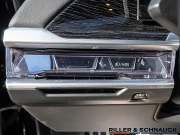 BMW 740d xDrive M-Sport STANDHZG PANO-SKY B&W