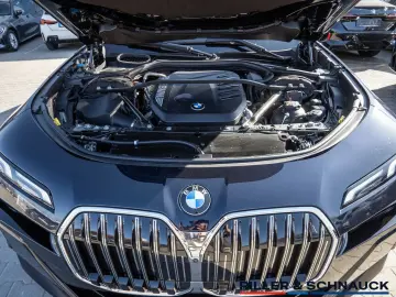 BMW 740d xDrive M-Sport STANDHZG PANO-SKY B&W