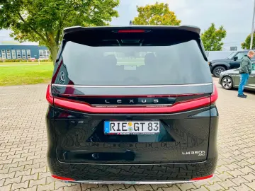 LEXUS LM 350h Executive