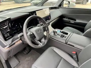LEXUS LM 350h Executive