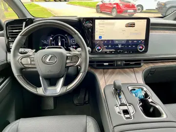 LEXUS LM 350h Executive