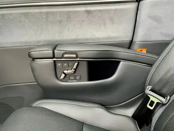 LEXUS LM 350h Executive