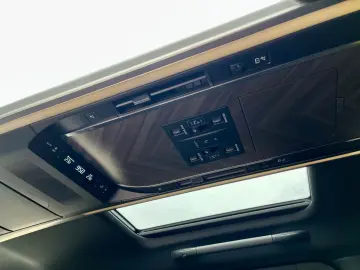 LEXUS LM 350h Executive