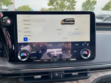 LEXUS LM 350h Executive