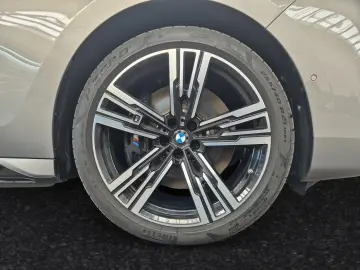 BMW 750e xDrive M Sport Pro Head-Up