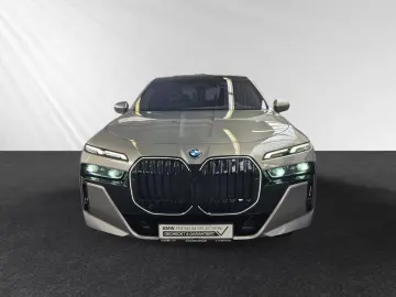 BMW 750e xDrive M Sport Pro Head-Up