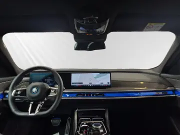 BMW 750e xDrive M Sport Pro Head-Up