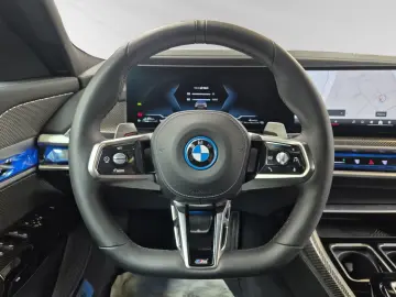 BMW 750e xDrive M Sport Pro Head-Up