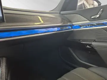 BMW 750e xDrive M Sport Pro Head-Up