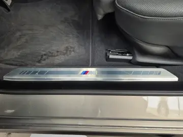 BMW 750e xDrive M Sport Pro Head-Up