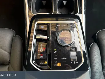 BMW 740d A xDrive M-Sport Navi ACC HUD Skylou Sitzhg