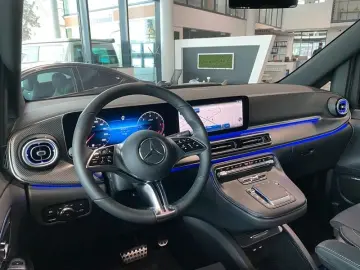 MERCEDES-BENZ V 300d lang 4M AMG MBUX Sbel Sthz Pano DTR AHK
