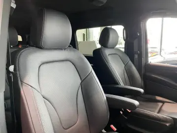 MERCEDES-BENZ V 300d lang 4M AMG MBUX Sbel Sthz Pano DTR AHK