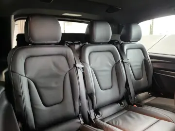 MERCEDES-BENZ V 300d lang 4M AMG MBUX Sbel Sthz Pano DTR AHK