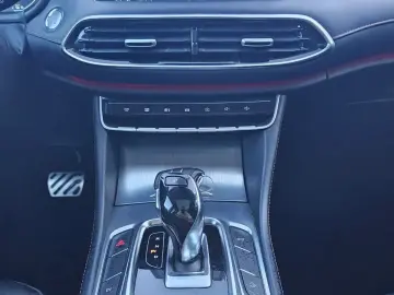 MG EHS Luxury Plug-in hybrid 2023