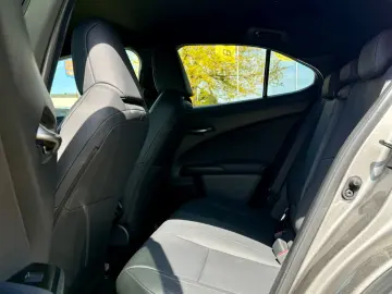 LEXUS UX 250h ACC VIRT.CP Car.Play RFK FSPORT LED