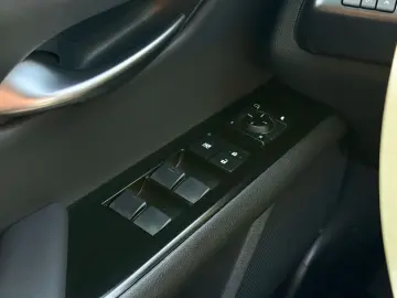 LEXUS UX 250h ACC VIRT.CP Car.Play RFK FSPORT LED