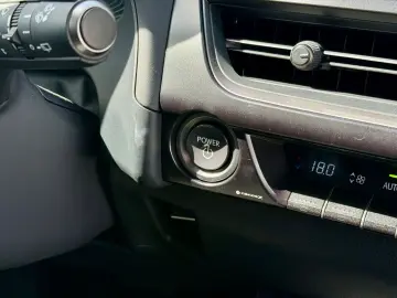 LEXUS UX 250h ACC VIRT.CP Car.Play RFK FSPORT LED