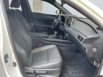 LEXUS UX 250h F SPORT Design  Bi-LED ACC RCam SHZ PDC