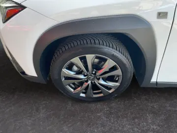 LEXUS UX 250h F SPORT Design  Bi-LED ACC RCam SHZ PDC