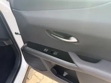 LEXUS UX 250 h Style.LED.ACC.Kamera.