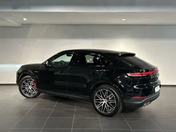PORSCHE Cayenne S E-Hybrid Coupe HA-Lenkung InnoDrive