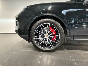 PORSCHE Cayenne S E-Hybrid Coupe HA-Lenkung InnoDrive