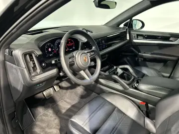 PORSCHE Cayenne S E-Hybrid Coupe HA-Lenkung InnoDrive