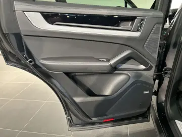 PORSCHE Cayenne S E-Hybrid Coupe HA-Lenkung InnoDrive