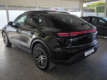 PORSCHE Macan E 4S Pan Luft Vierradl. Matrix HuD AHK 360