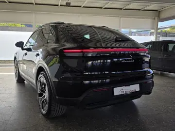 PORSCHE Macan E 4S Pan Luft Vierradl. Matrix HuD AHK 360